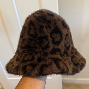Chic Leopard Print Faux Fur bucket Hat